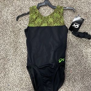 GK NWT LEOTARD CHILD LARGE